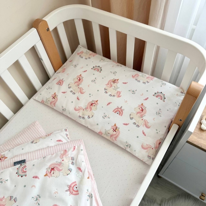 Set lenjerie de schimb pentru patut bebe 3 piese Unicorni roz (4)
